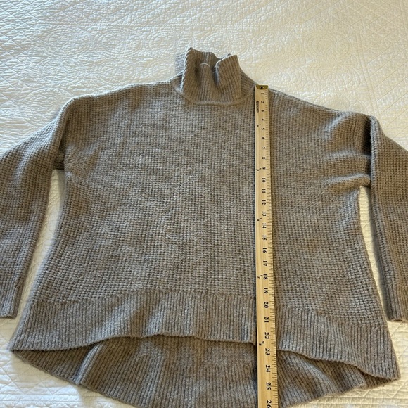 Madewell Merino Wool/Alpaca Blend Turtleneck Sweater. Size Large - Picture 3 of 6